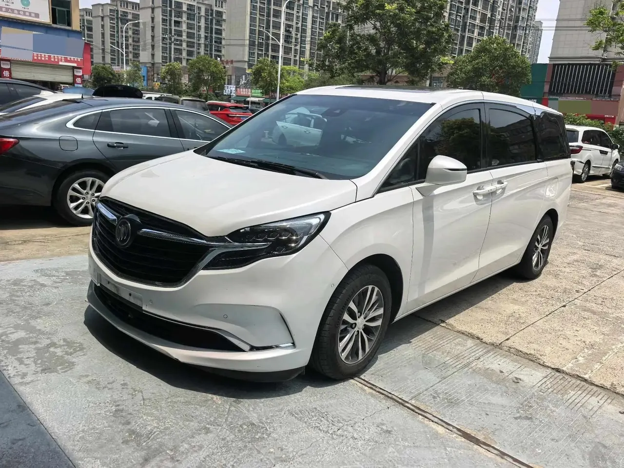 Buick GL8 2021 ES Land Business 653T Prestige Model - View 1