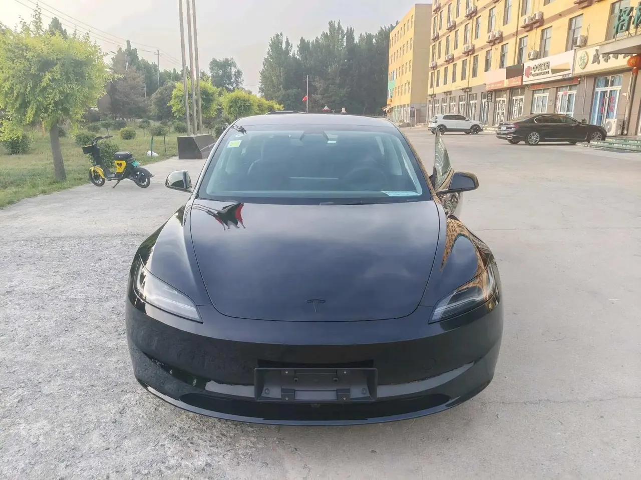 Tesla 2025 Model 3 Rear-Wheel Drive (Refreshed) Automatic 2