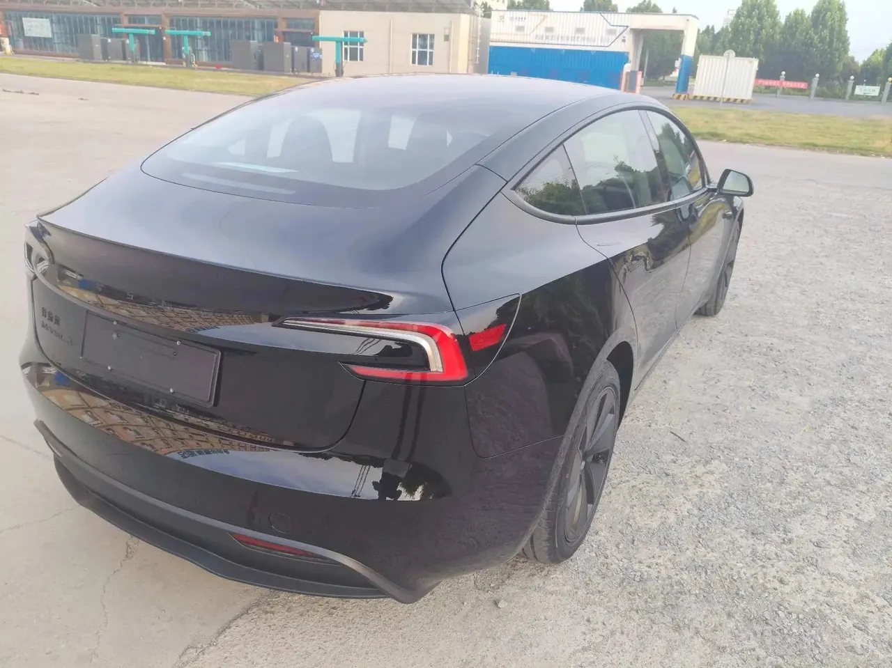 Tesla 2025 Model 3 Rear-Wheel Drive (Refreshed) Automatic 7