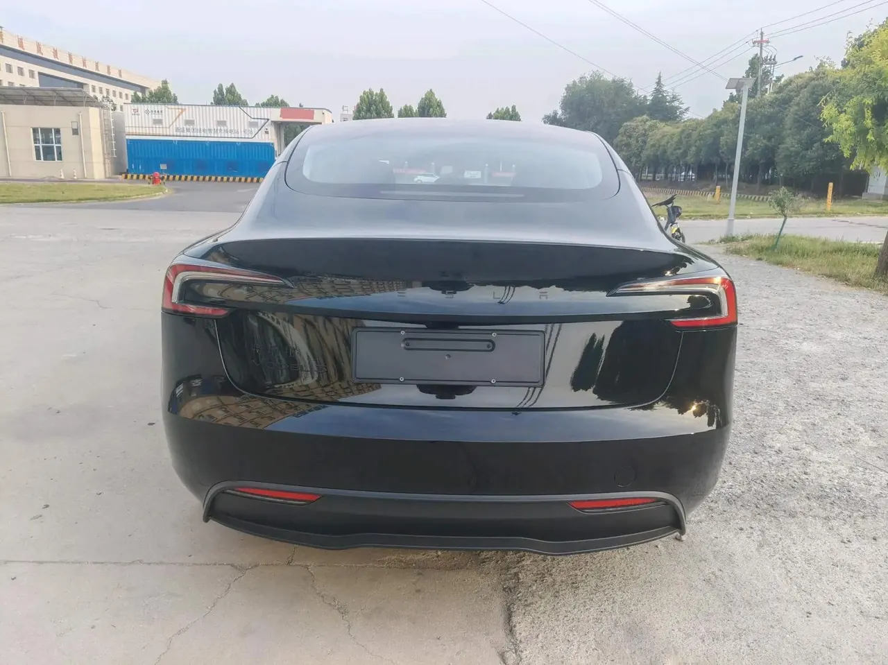 Tesla 2025 Model 3 Rear-Wheel Drive (Refreshed) Automatic 8