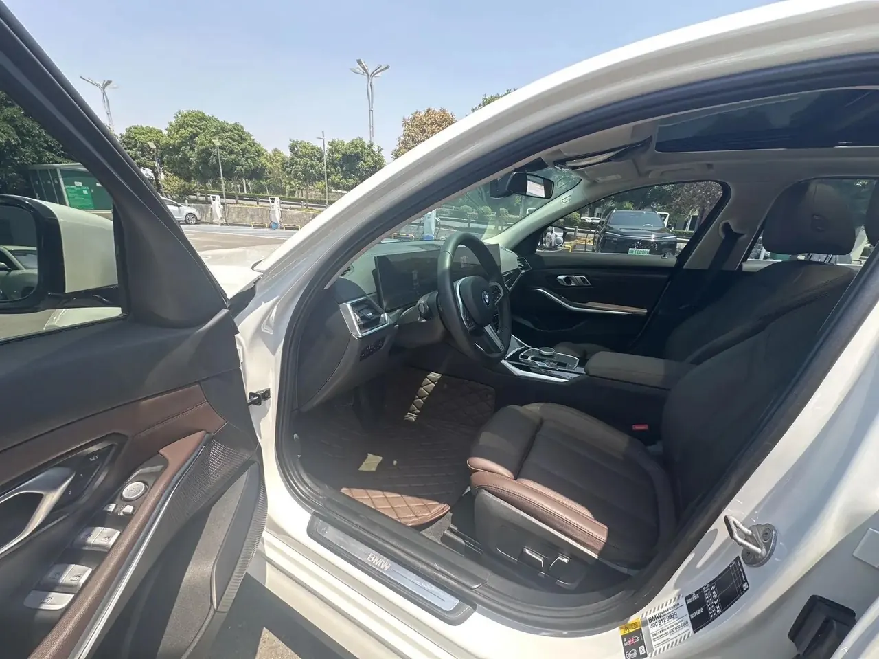 BMW 2024 i3 eDrive 35 L automatic gear 2