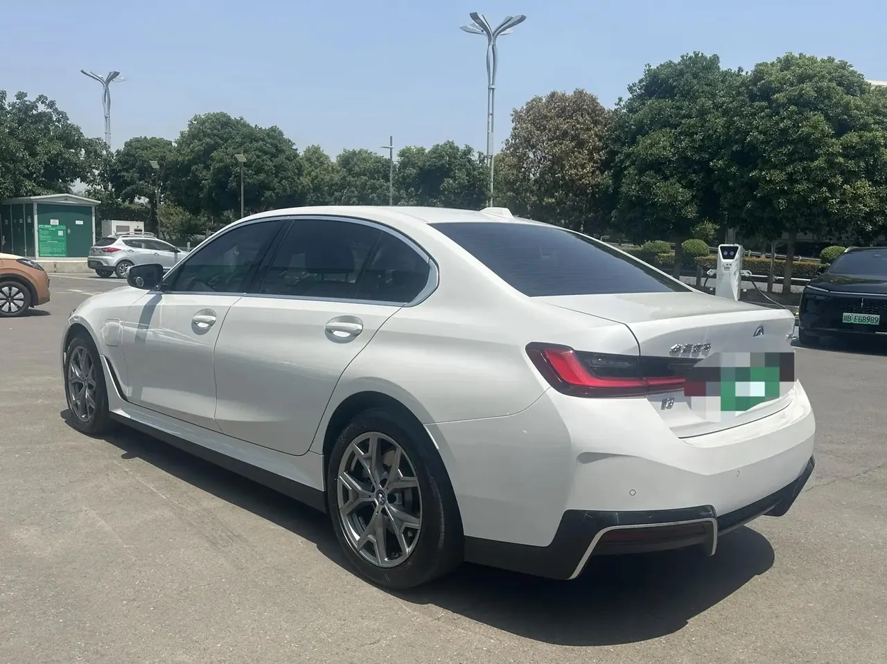 BMW 2024 i3 eDrive 35 L automatic gear 5