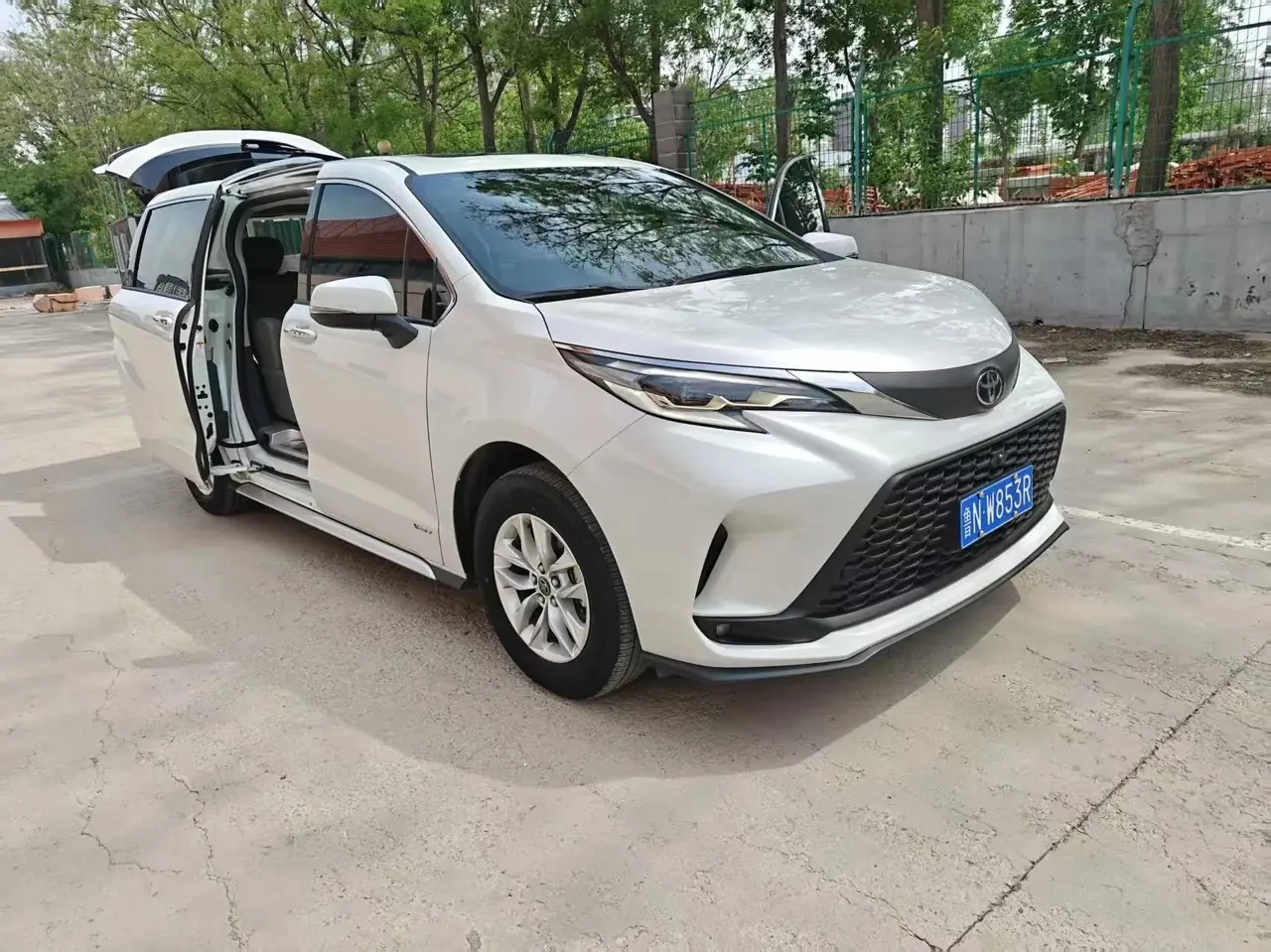 Toyota 2024 Sienna HYBRID 2.5 CVT Comfort Edition Automatic 2