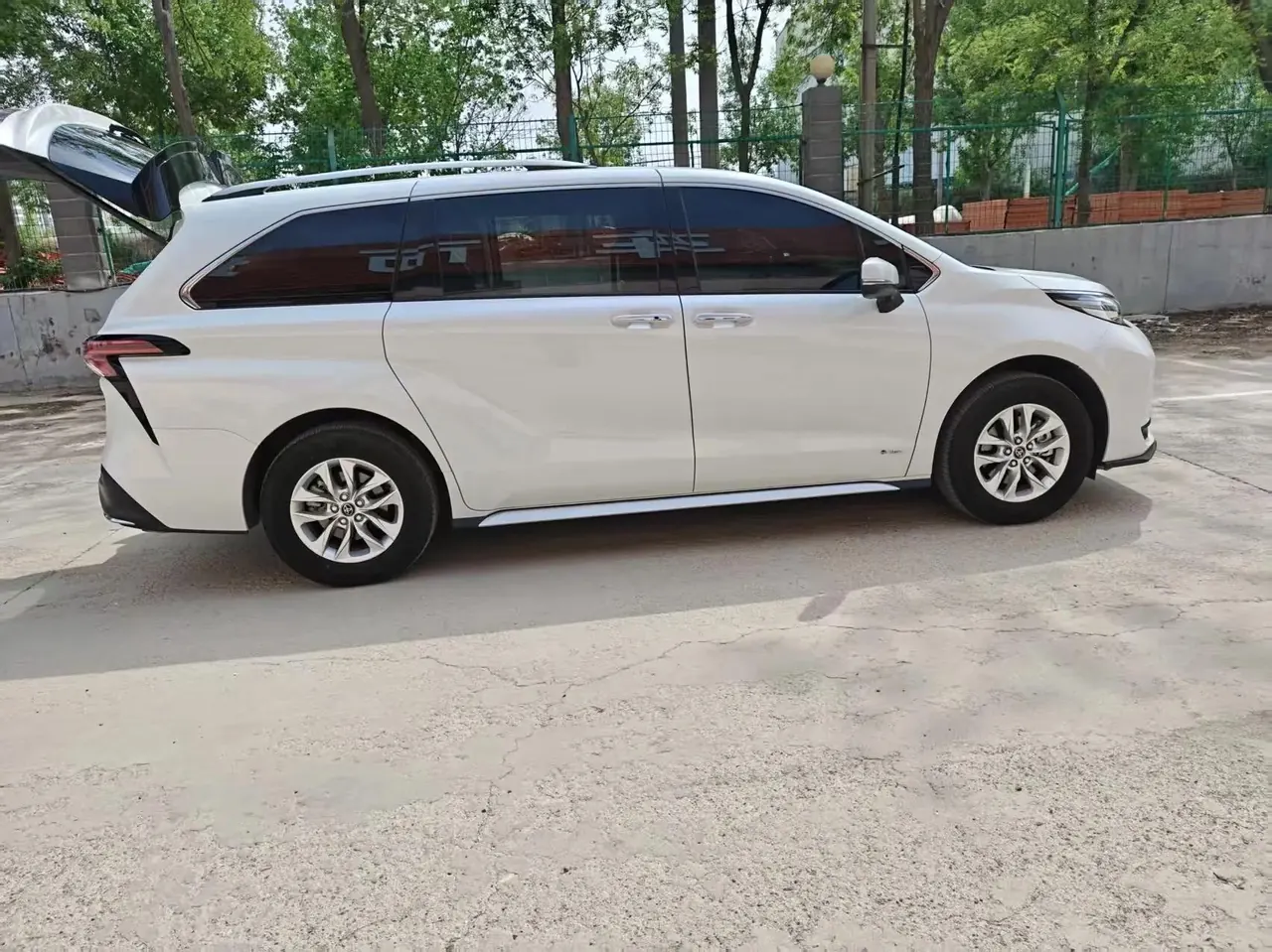 Toyota 2024 Sienna HYBRID 2.5 CVT Comfort Edition Automatic 4