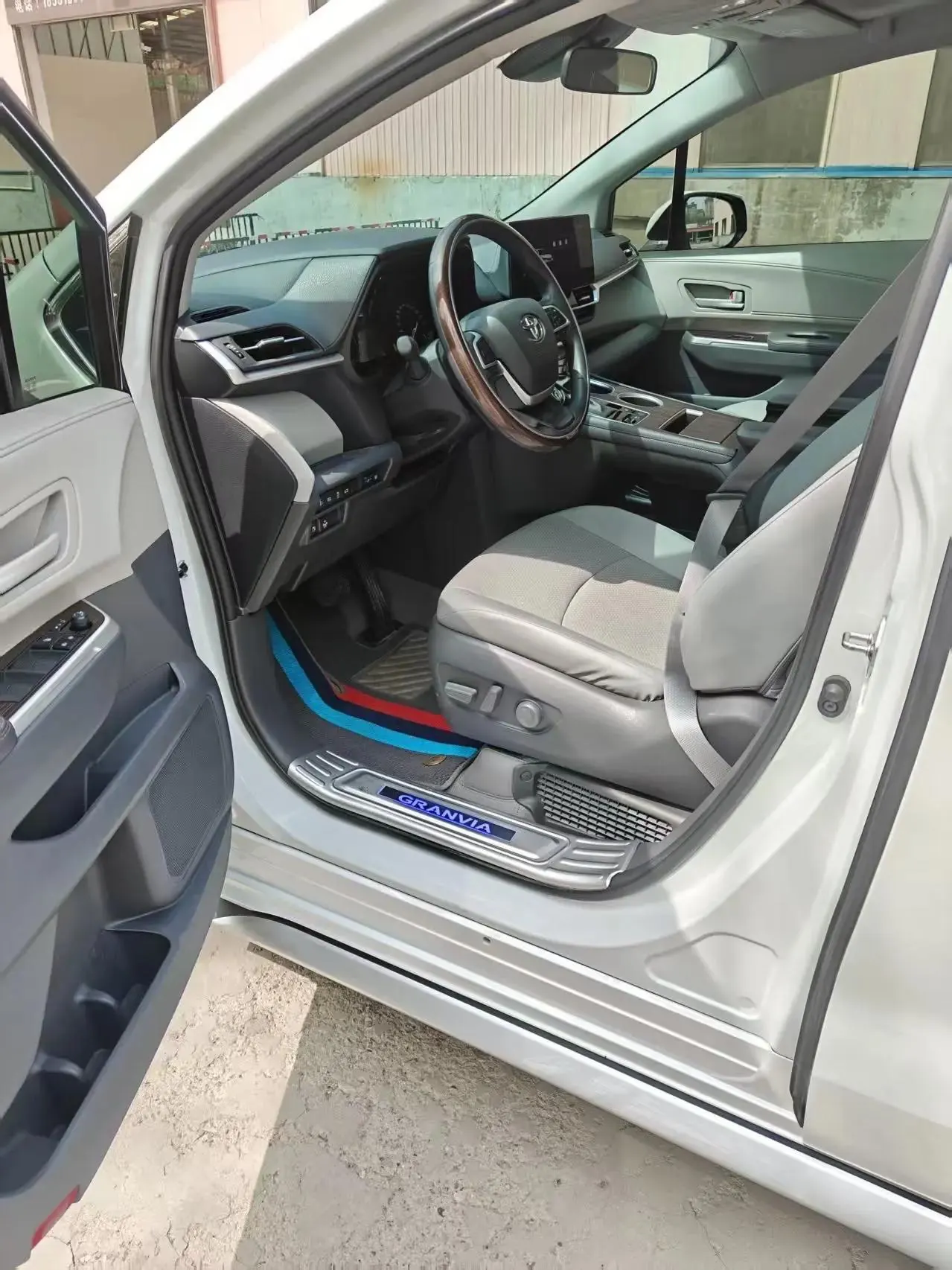Toyota 2024 Sienna HYBRID 2.5 CVT Comfort Edition Automatic 8