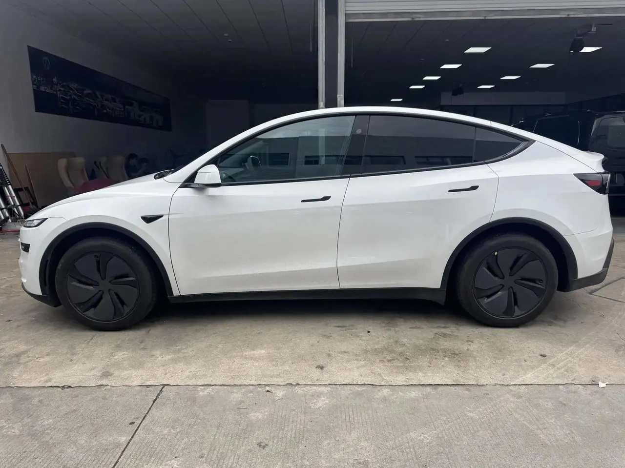 Tesla 2026 Model Y long endurance rear wheel drive version automatic transmission 3