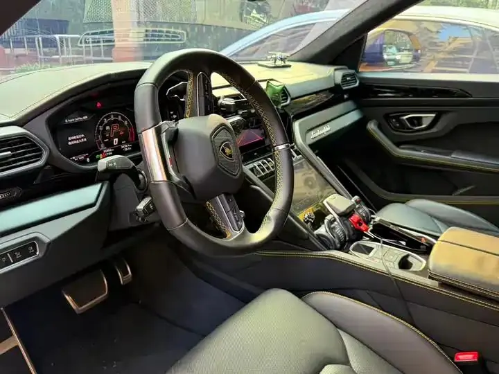 Urus 2023 Model 4.0T V8 S 2