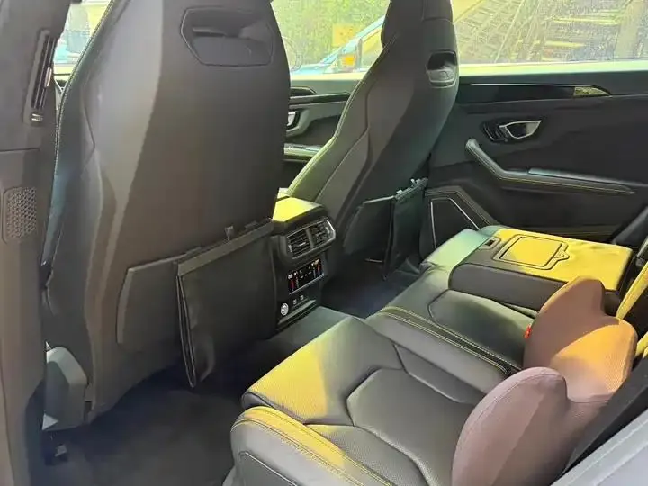 Urus 2023 Model 4.0T V8 S 3