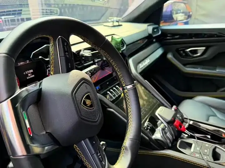 Urus 2023 Model 4.0T V8 S 4