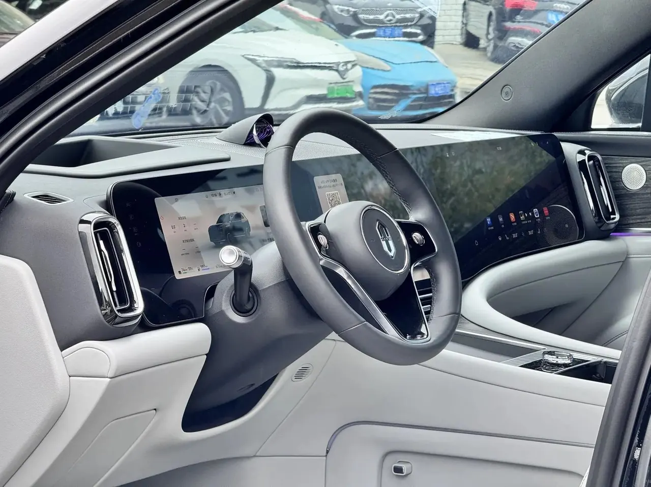 AITO 2024 AITO M9 Range-Extended Ultra Version 52kWh 5-Seater Automatic 5