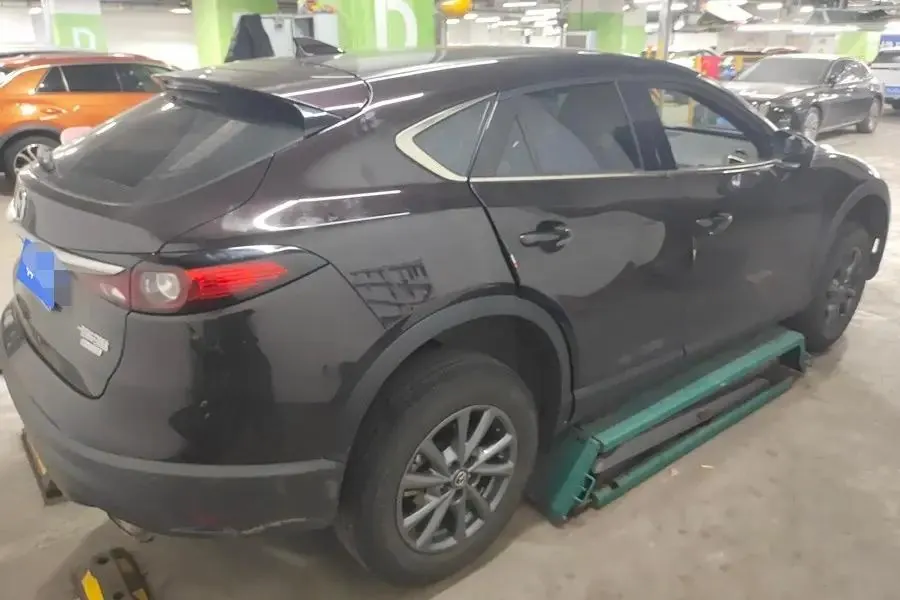 Mazda CX-4 2021 2.0L Automatic Two-Drive Blue Sky Vital Edition 2