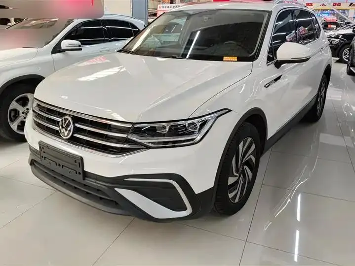 Open image lightbox: Tiguan L 2022 330TSI Automatic Two-Drive Smart Edition