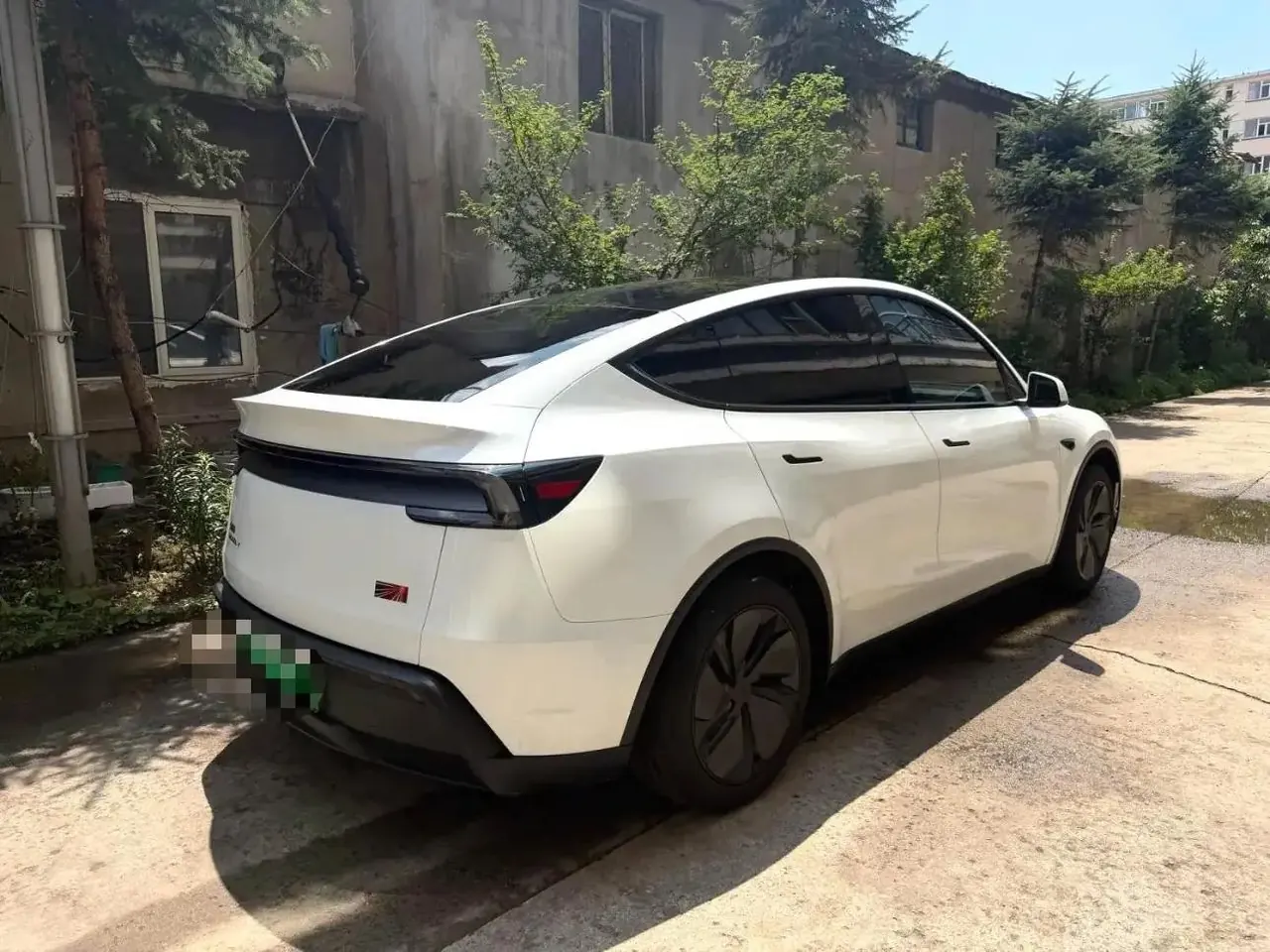 Tesla 2025 Model Y Rear Wheel Drive First Edition Automatic Transmission 5