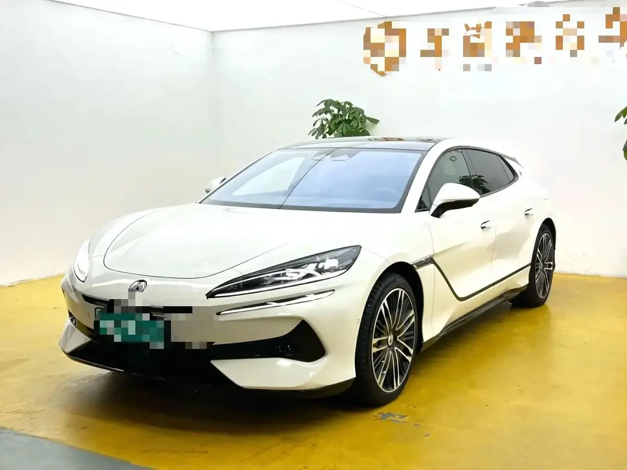 Открыть галерею: Denza 2024 Denza Z9GT 2.0T stepless 1100 four-wheel drive Max version automatic gear