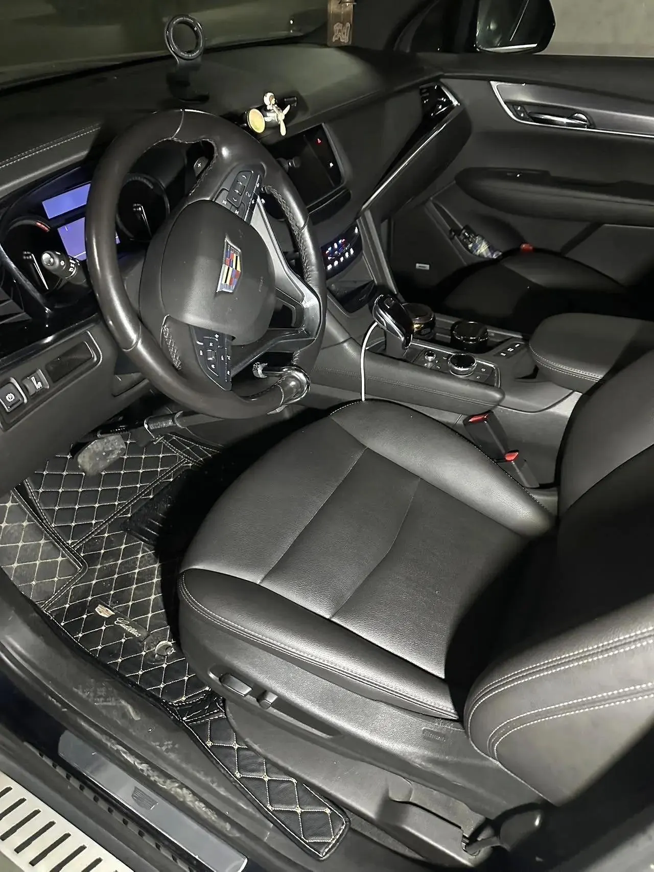 Cadillac XT6 2021 28T six-seat four-wheel drive fashion model 3