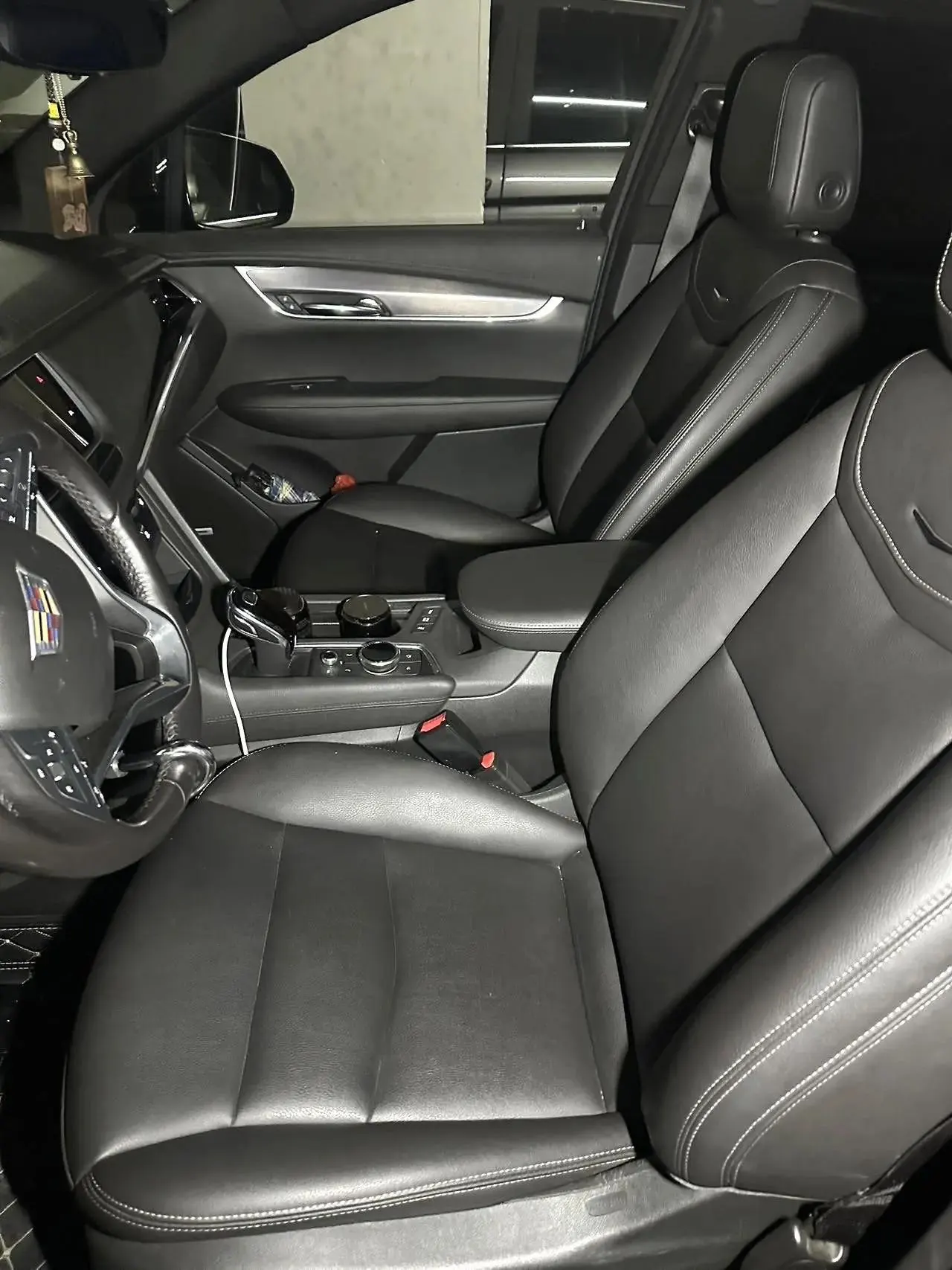 Cadillac XT6 2021 28T six-seat four-wheel drive fashion model 4