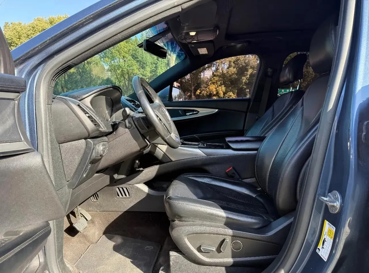 Navigator (Imported) 2019 2.0T Two-Drive Zunyue Edition Country V 4