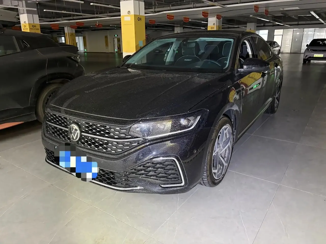 Open image lightbox: Volkswagen 2025 Passat 2.0TSI 380TSI Outstanding Edition Starry Dragon Edition Automatic