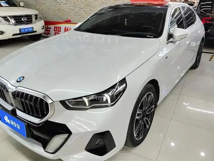 BMW 5 Series 2024 530Li Leading Luxury Suit - View 1