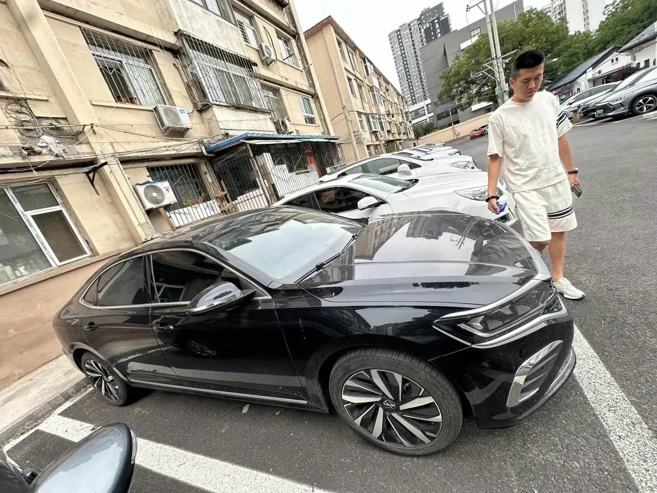 Volkswagen 2024 Passat 2.0TSI 330TSI Elite Edition Automatic 3