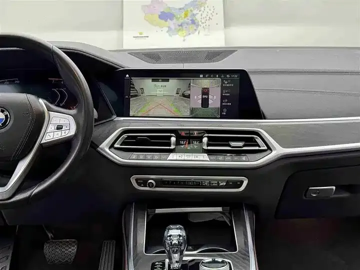 BMW X7 2022 xDrive40i Leading Luxury Suit 10