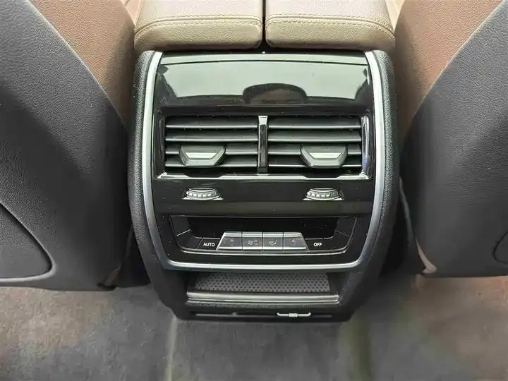 BMW X7 2022 xDrive40i Leading Luxury Suit 11
