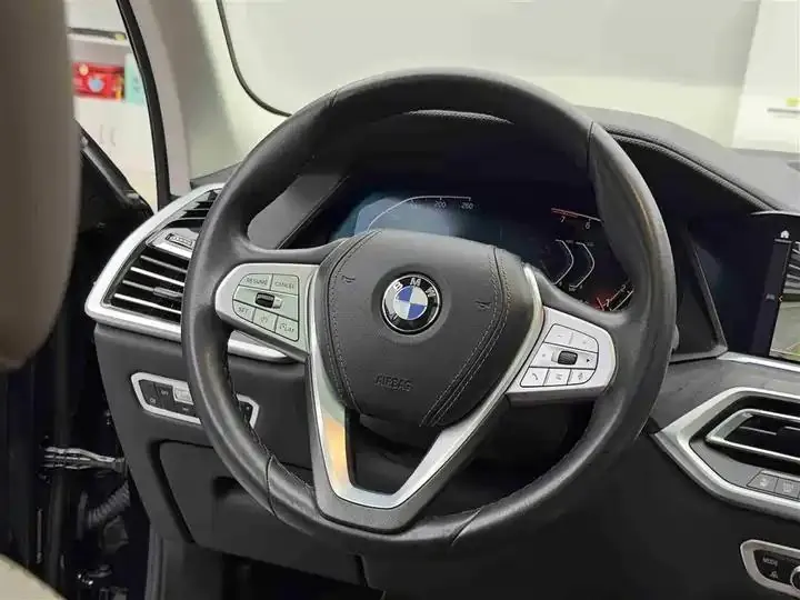 BMW X7 2022 xDrive40i Leading Luxury Suit 12