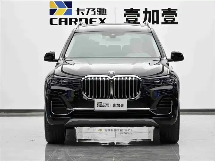 BMW X7 2022 xDrive40i Leading Luxury Suit 2