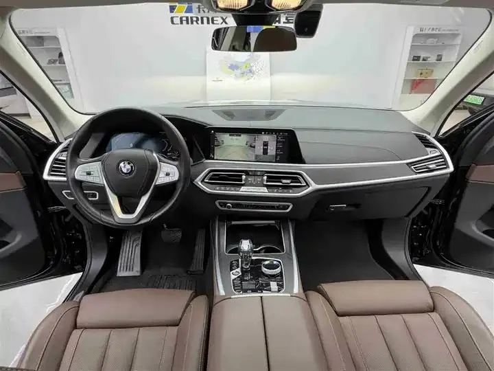 BMW X7 2022 xDrive40i Leading Luxury Suit 9