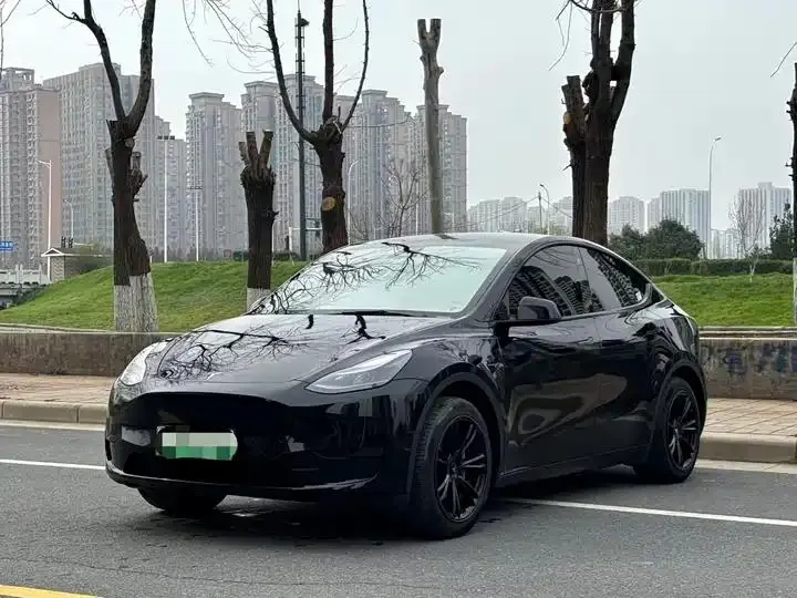 Открыть галерею: 2022 Model Y Refreshed Rear-Wheel-Drive Version