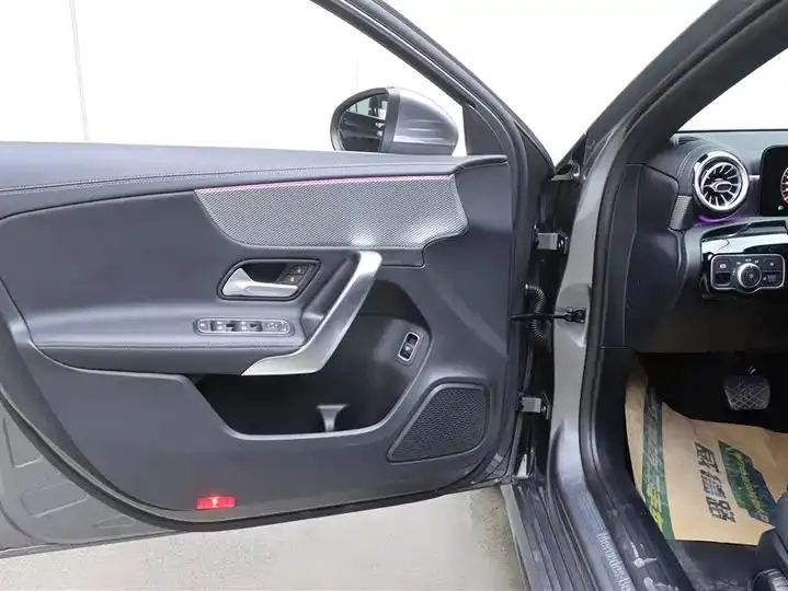 Mercedes Benz Class A 2025 A 180 L 10