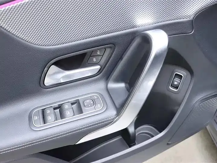 Mercedes Benz Class A 2025 A 180 L 11