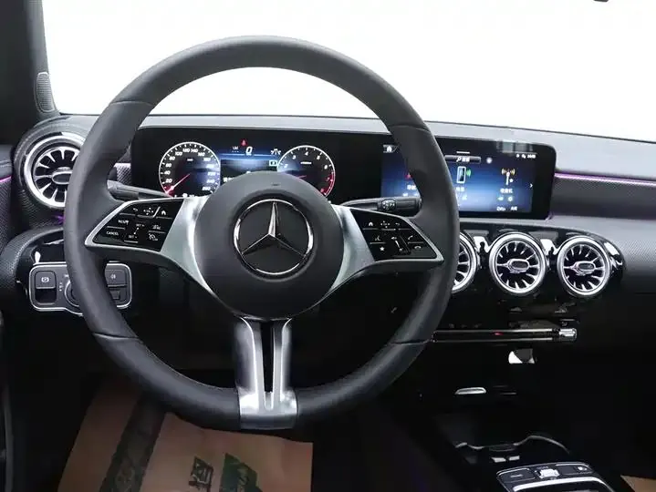 Mercedes Benz Class A 2025 A 180 L 29