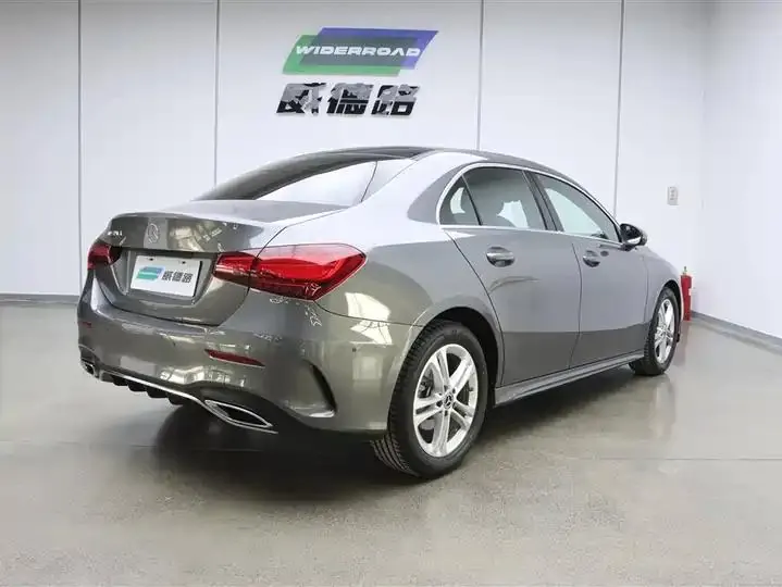 Mercedes Benz Class A 2025 A 180 L 4