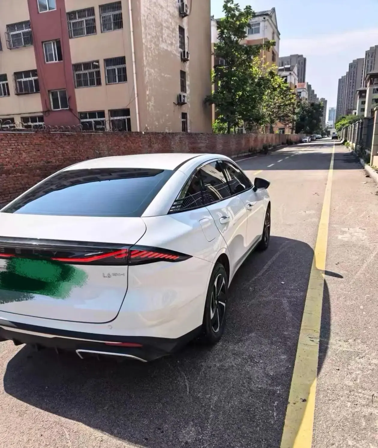 Geely Galaxy 2025 L6 EM-i 1.5 140km Starship Edition Automatic Gear 3