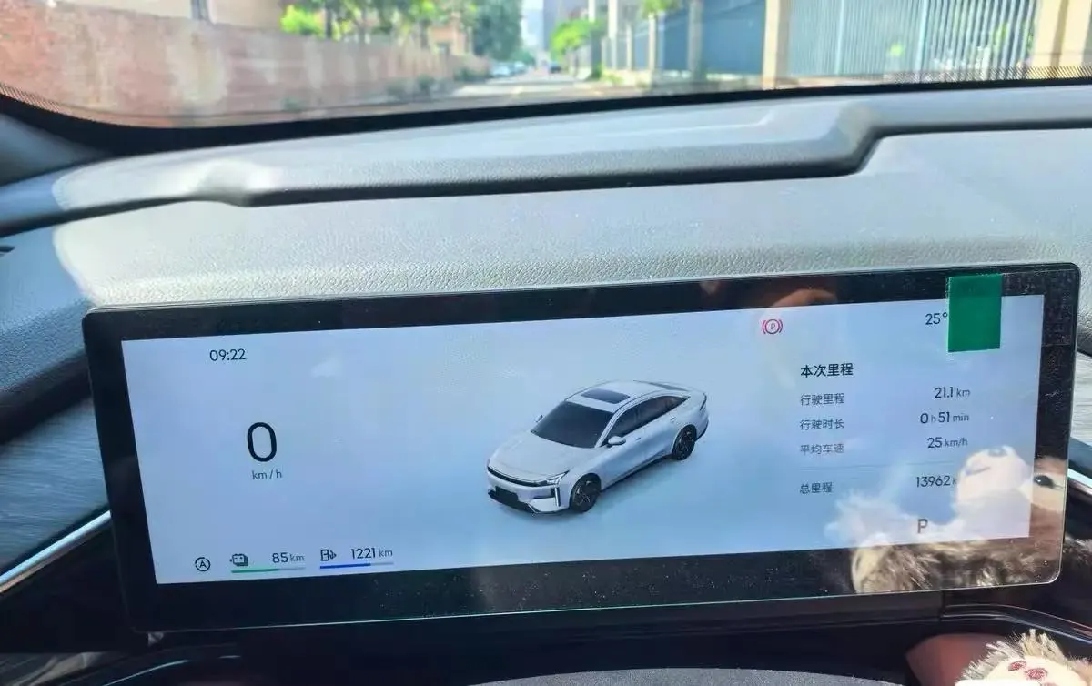 Geely Galaxy 2025 L6 EM-i 1.5 140km Starship Edition Automatic Gear 8