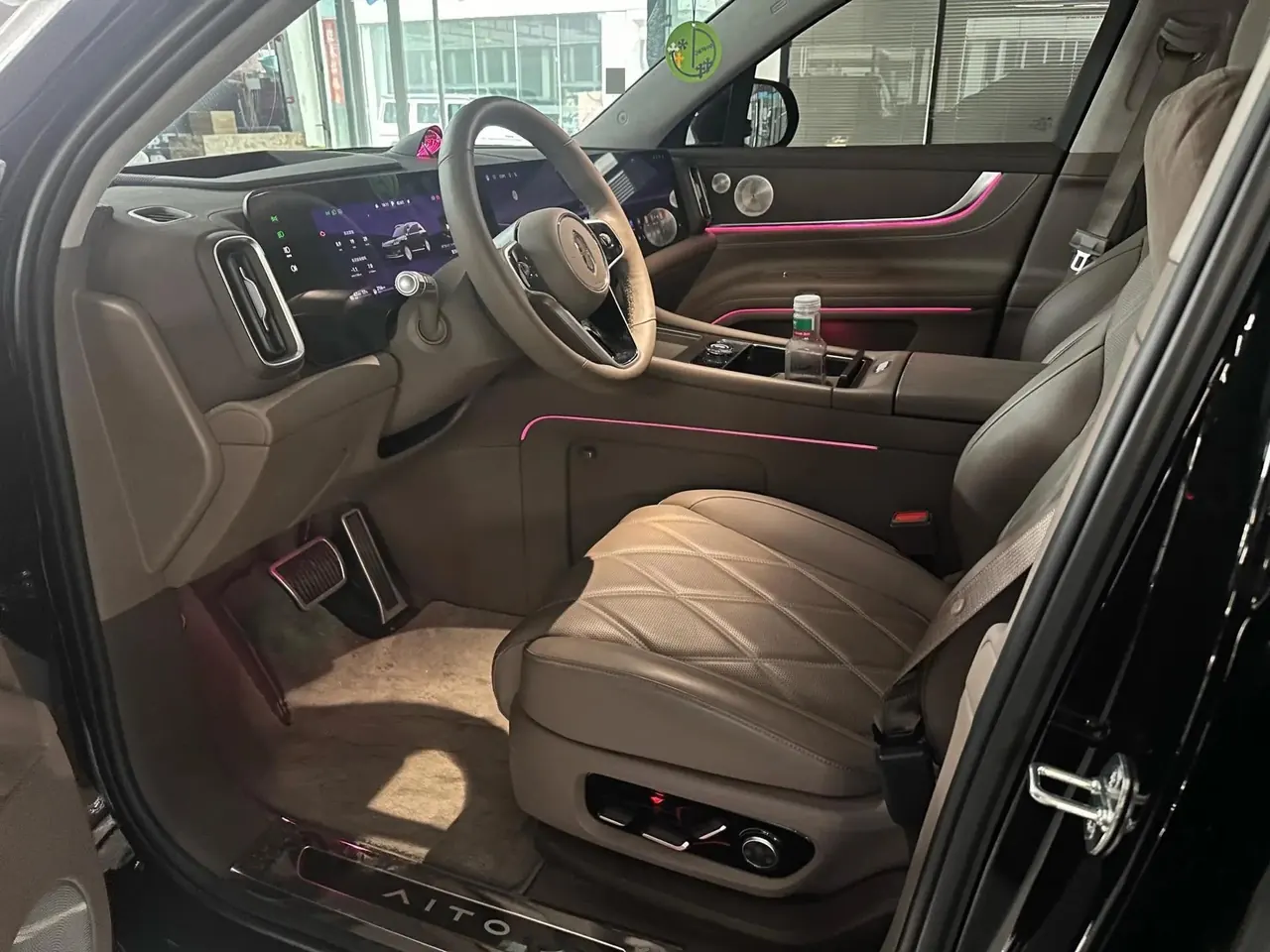 AITO 2025 Model AITO M9 Range-Extended Ultra Version 52kWh 5-Seater Automatic 3