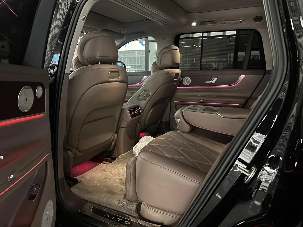 AITO 2025 Model AITO M9 Range-Extended Ultra Version 52kWh 5-Seater Automatic 4