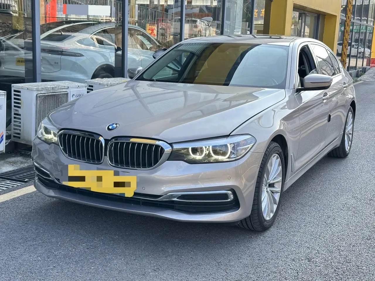 BMW 5 Series 2020 525Li Deluxe Suit - View 1