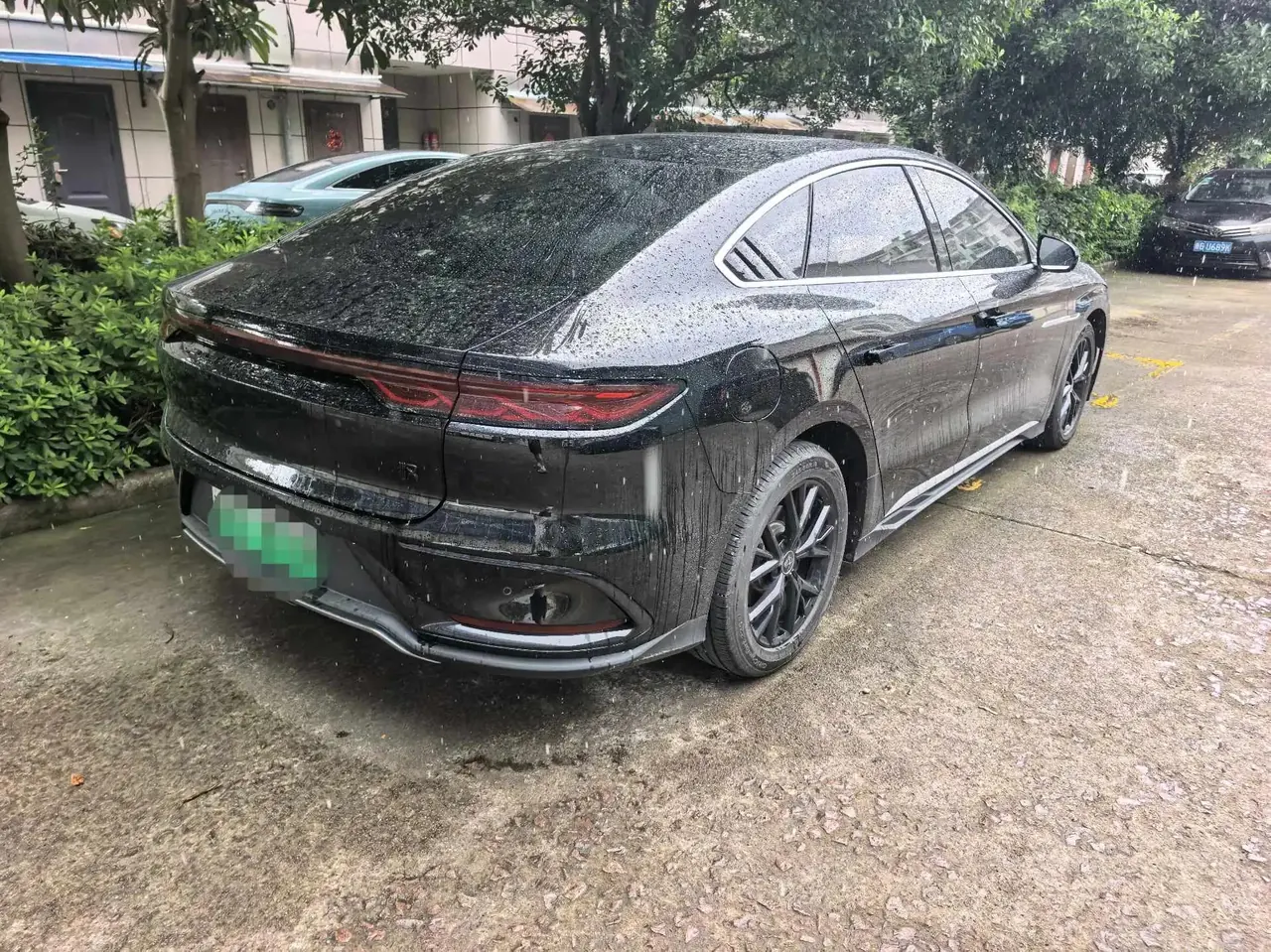 BYD 2024 Han DM-i 1.5T CVT Glory Edition 121KM Prestige Automatic 2