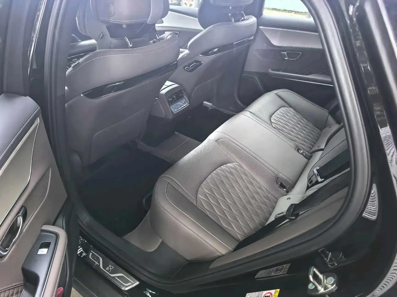 BYD 2024 Han DM-i 1.5T CVT Glory Edition 121KM Prestige Automatic 4