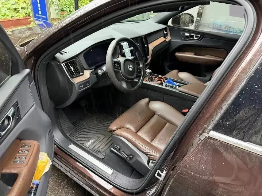 Volvo XC60 2021 T5 4WD Zhiyuan Deluxe Edition 4