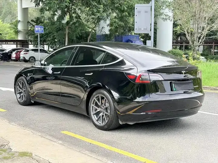 2020 Model 3 Standard Range Rear-Wheel Drive Upgrade Version 4