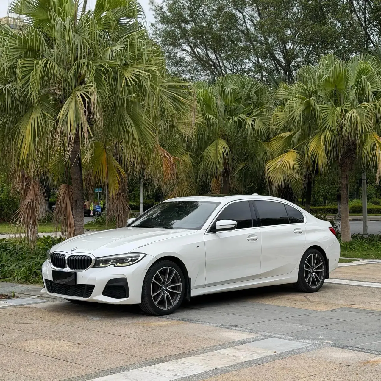 BMW 3 Series 2021 model, facelifted, 325Li M Sport Package - View 1