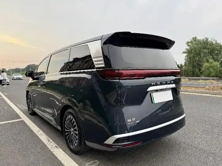 Denza D9 2022 DM-i 970 Four-Wheel-Drive Flagship Model 9