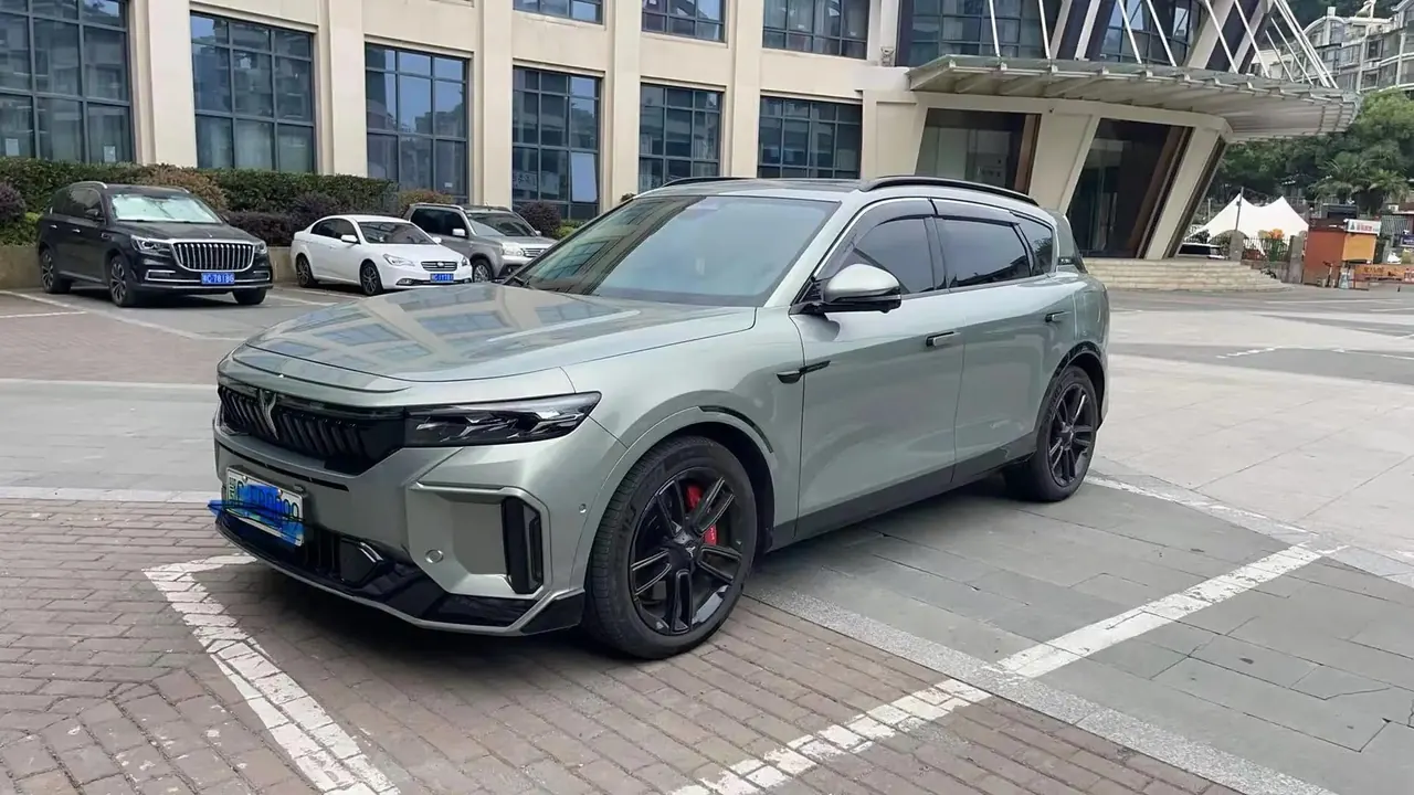 Открыть галерею: Voyah FREE 2025 318 259km 4WD Discovery Edition