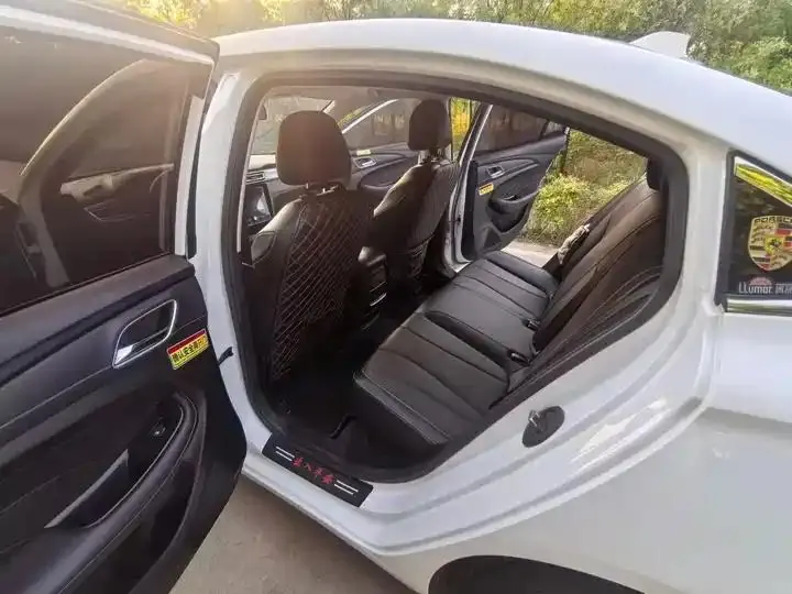 Roewe i5 2021 1.5L Manual Diamond Edition 8