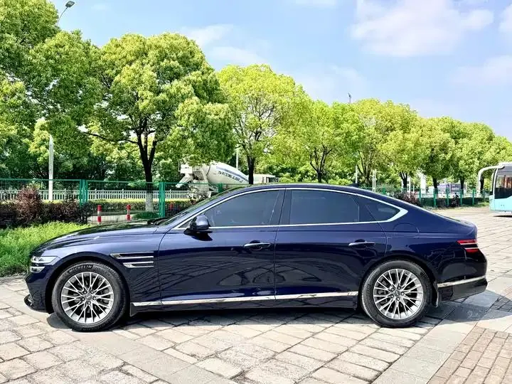 Genesis G80 2023 2.5T Rear Drive Deluxe Edition 3