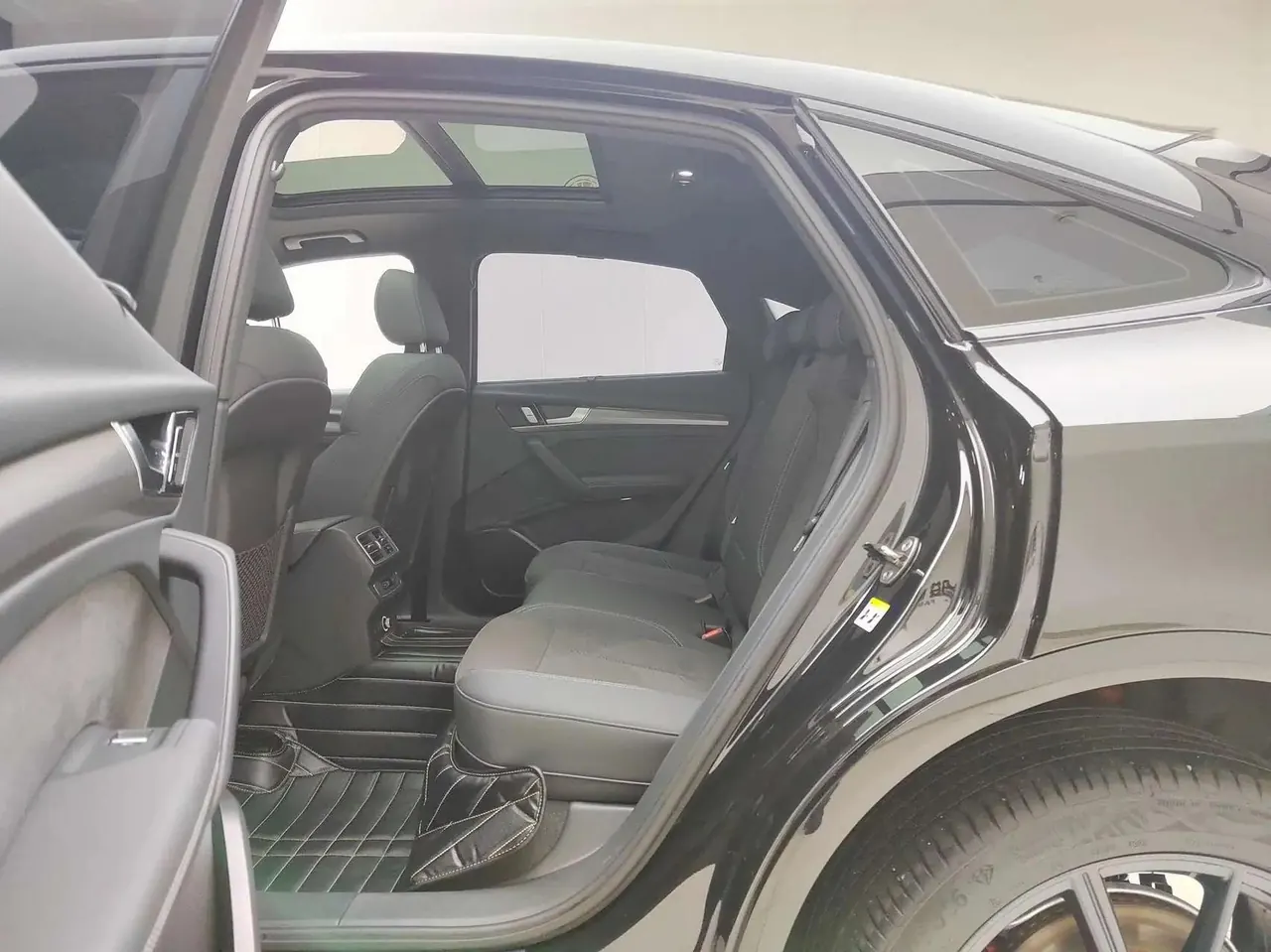 Audi 2025 Q5L Sportback 2.0TFSI 40TFSI 45th Anniversary Collection Quattro Luxury Automatic 5