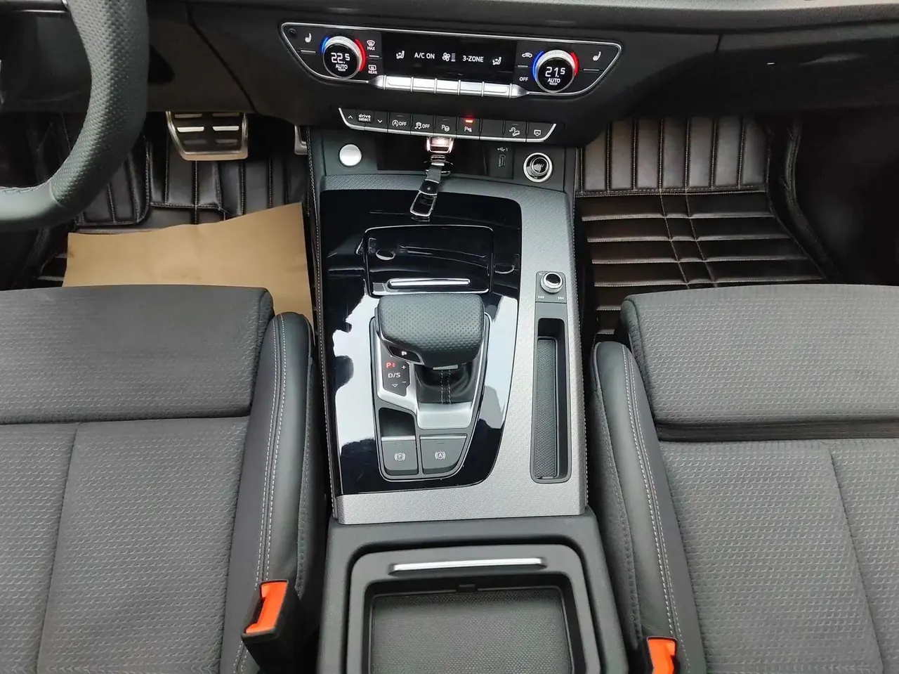 Audi 2025 Q5L Sportback 2.0TFSI 40TFSI 45th Anniversary Collection Quattro Luxury Automatic 9